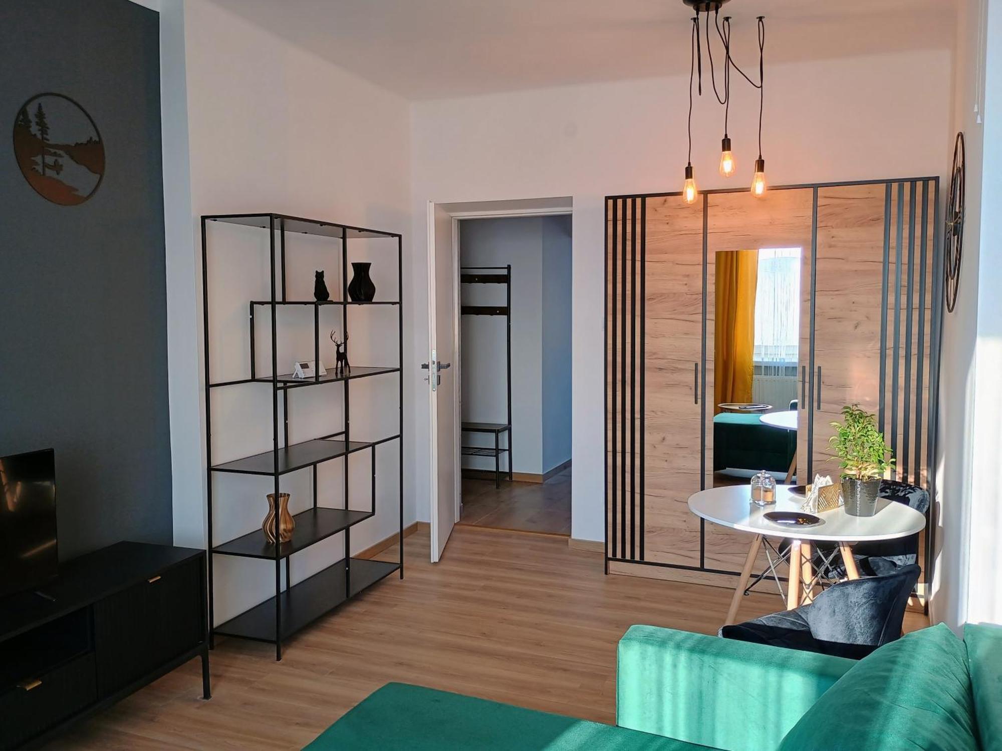 Apartment Em *
