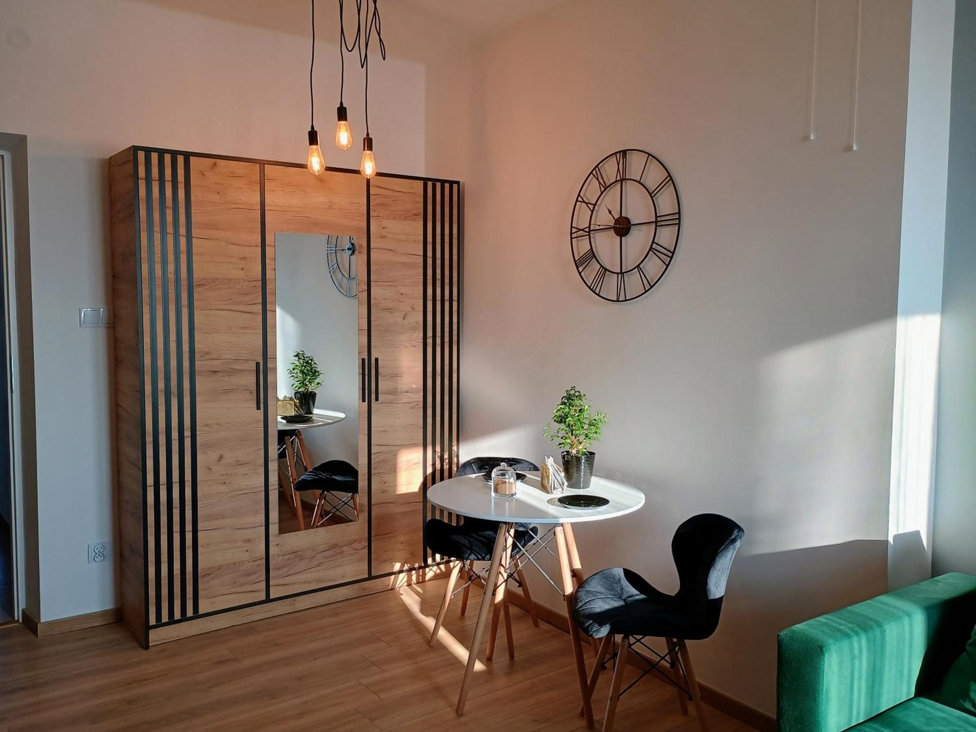 Apartment Em