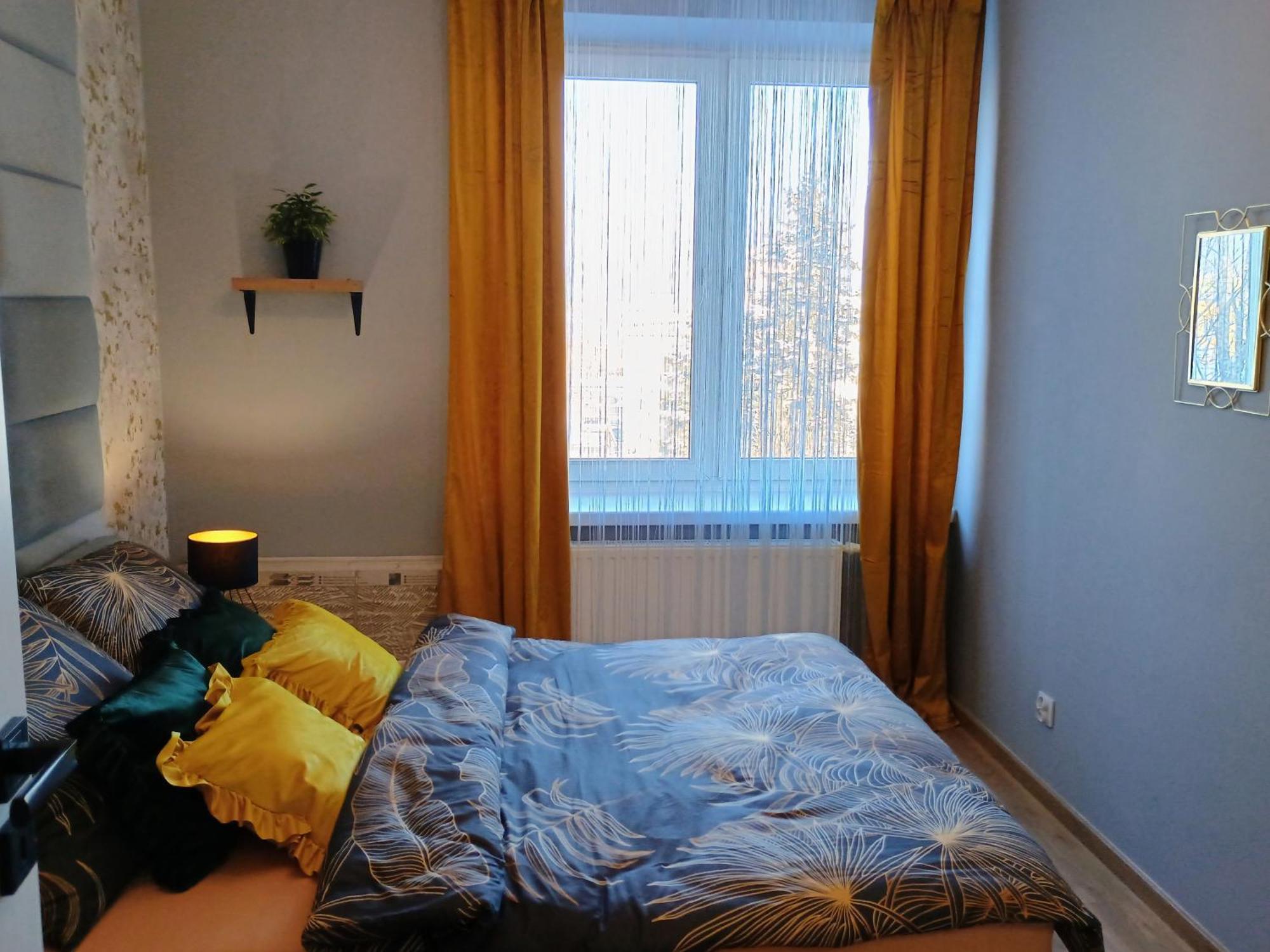 Em Apartment *